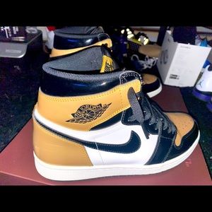 Retro Air Jordan 1 “Gold Toe”